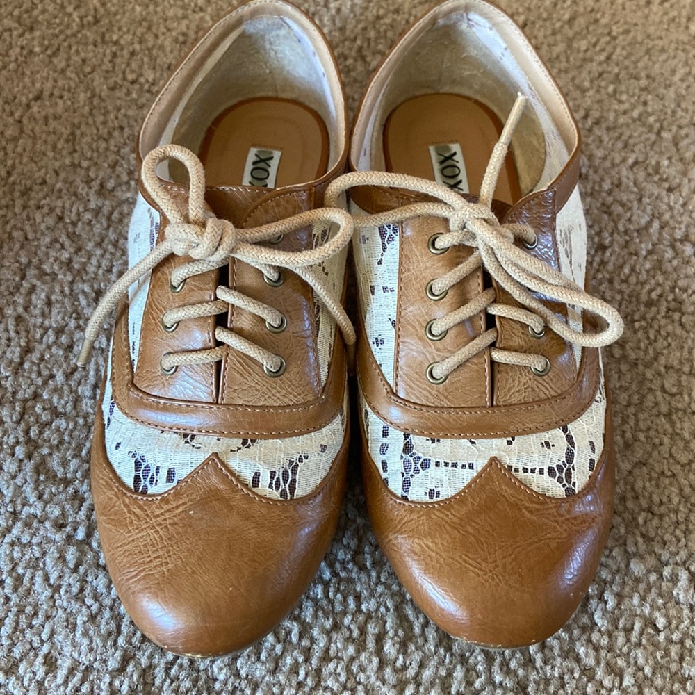 Xoxo footwear 5 1/2 lace oxford’s
